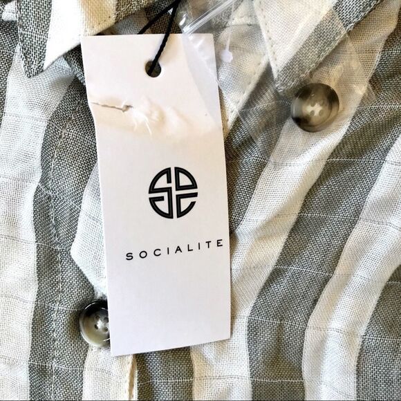 Socialite Stripe Blouse Size Medium - Picture 10 of 13